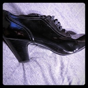 Nine West Oxford booties